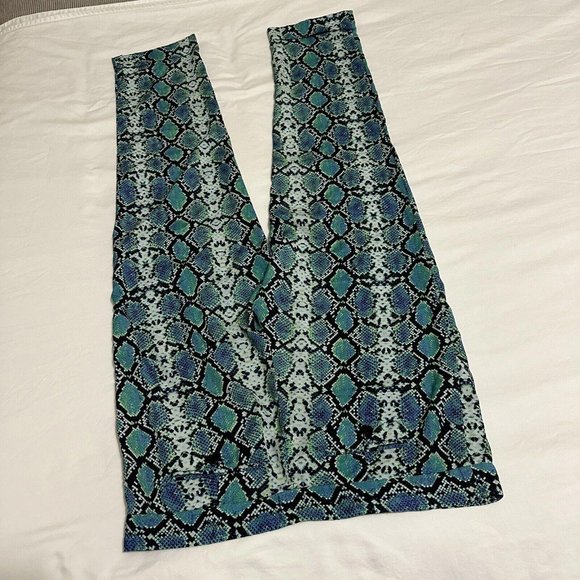 Women’s BCBGMaxazria Dress Pants Blue Snake Print Size S Small needs sew - Picture 7 of 10